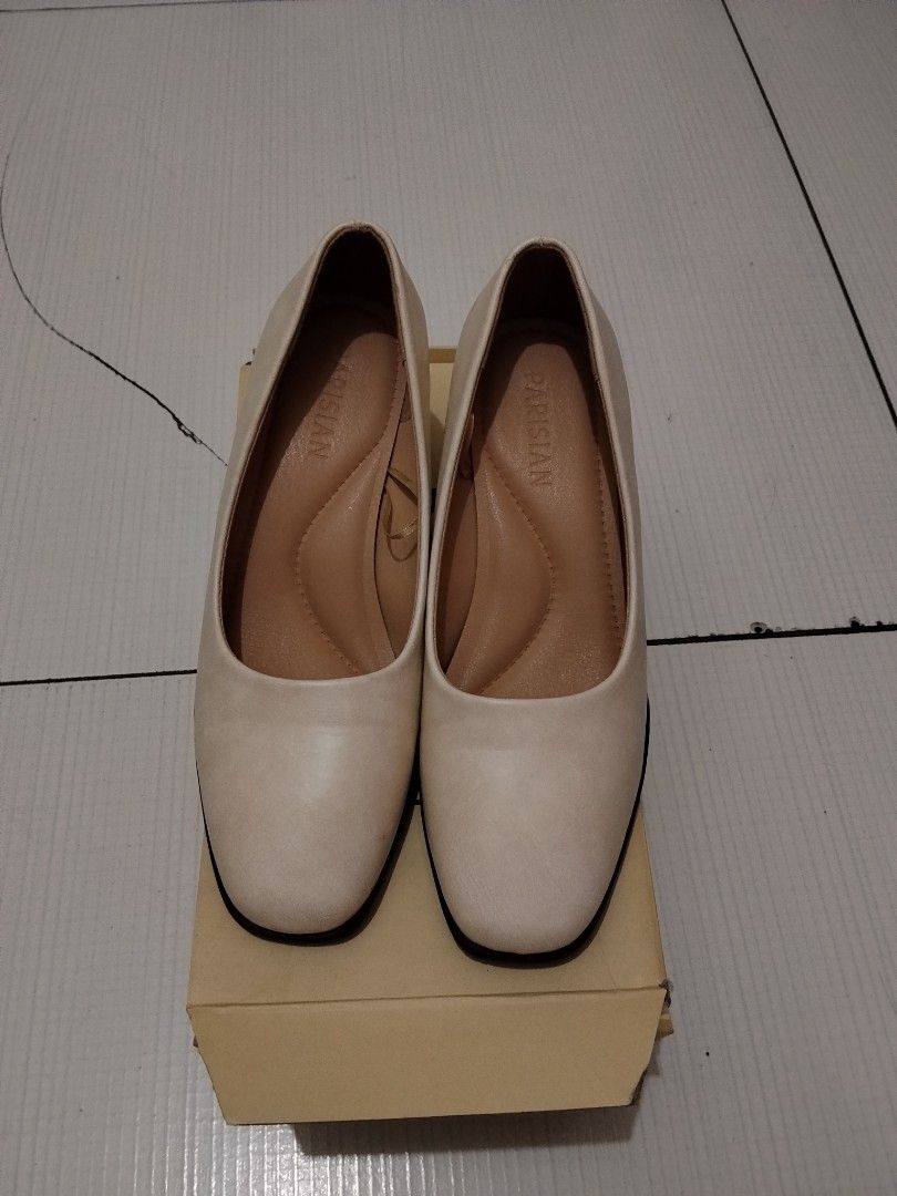 PARISIAN Heels (Category: Heels) located in Manila. Submitted by slytherelyy (Listing ID 1467177650, Image 3). Description: Good as new. Only used once for graduation. Bought for 999 at SM Marikina (dont have receipt anymore) :) W/ minor dents on the inner sides of the heels (see 4th-5th pics) Size: EU 7/ USA 7 Price is negotiable..