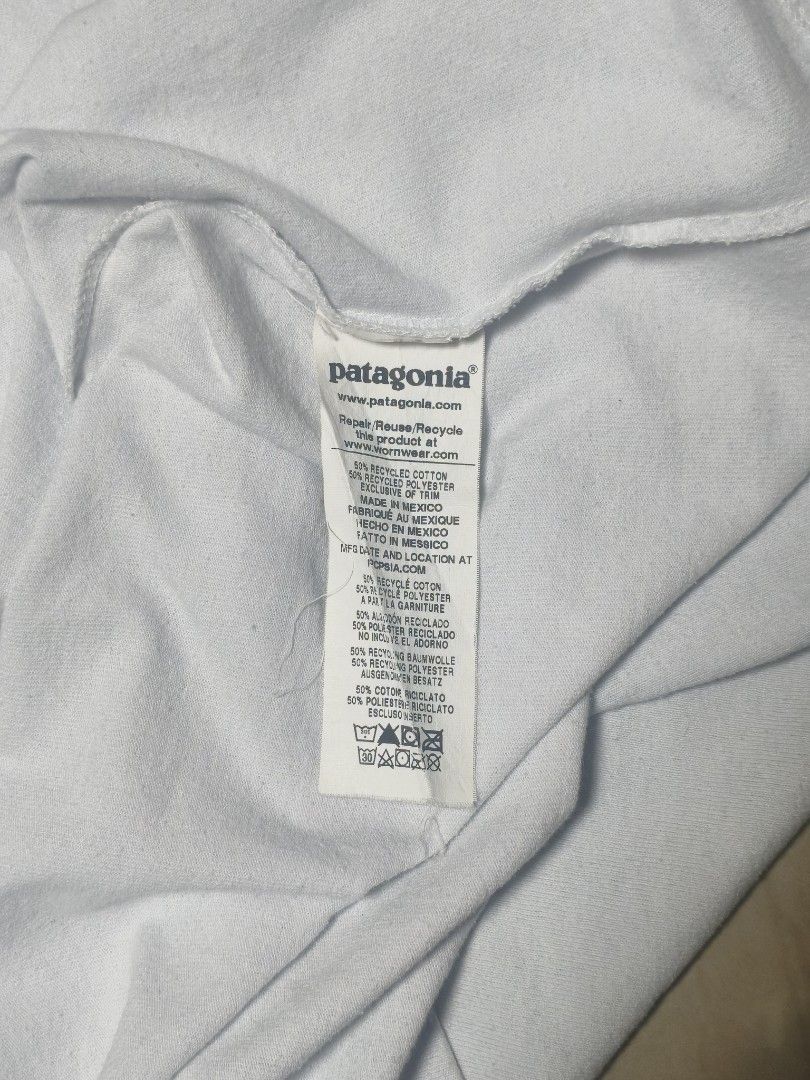 Patagonia Logo T-Shirt (Category: Tshirts & Polo Shirts ) located in Davao. Submitted by thr1fty_cent (Listing ID 1467344990, Image 2). Description: Brand: Patagonia Color: White 9.5/10 in Excellent condition Size: Large Men's (can fit to Asian XL) MOP: GCash Shipping: SF via J&T (Buyer shoulder).
