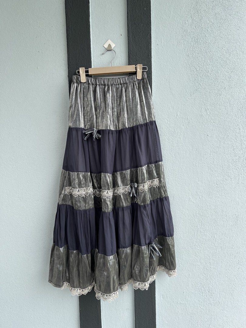 Patchwork Skirt (Category: Skirts) located in Kota Tinggi. Submitted by shazlinmh (Listing ID 1467223273, Image 1). Description: Free shipping thru rumah oyen Material: Poly/Chiffon Size on tag: 2 Colour: Blue, grey 📏Measurement: Waist: 24-34” Hips: 38-42 Length: 34.5/35”.