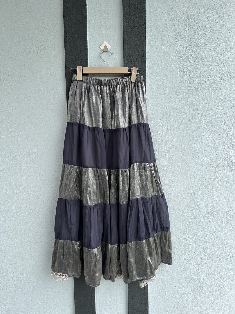 Patchwork Skirt (Category: Skirts) located in Kota Tinggi. Submitted by shazlinmh (Listing ID 1467223273, Image 2). Description: Free shipping thru rumah oyen Material: Poly/Chiffon Size on tag: 2 Colour: Blue, grey 📏Measurement: Waist: 24-34” Hips: 38-42 Length: 34.5/35”.