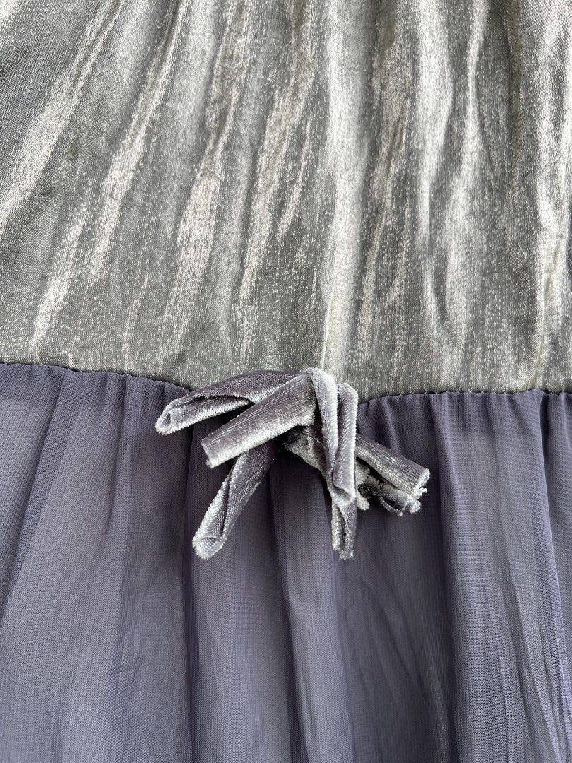 Patchwork Skirt (Category: Skirts) located in Kota Tinggi. Submitted by shazlinmh (Listing ID 1467223273, Image 3). Description: Free shipping thru rumah oyen Material: Poly/Chiffon Size on tag: 2 Colour: Blue, grey 📏Measurement: Waist: 24-34” Hips: 38-42 Length: 34.5/35”.