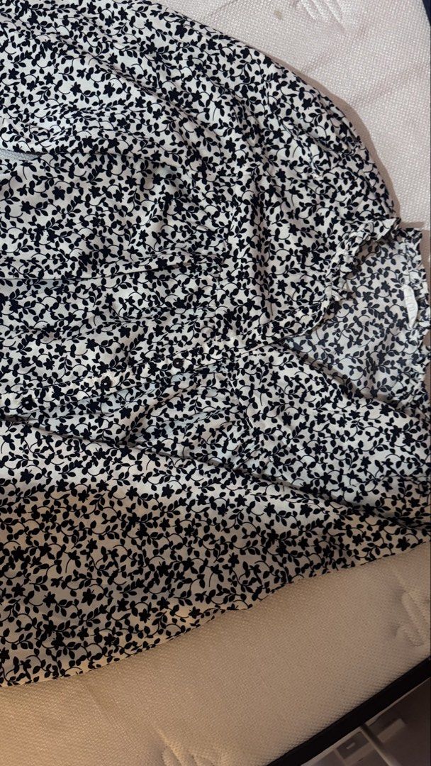 PATTERN BLOUSE (Category: Blouses) located in Durian Tunggal. Submitted by anoralover11 (Listing ID 1467335850, Image 2). Description: free postage .