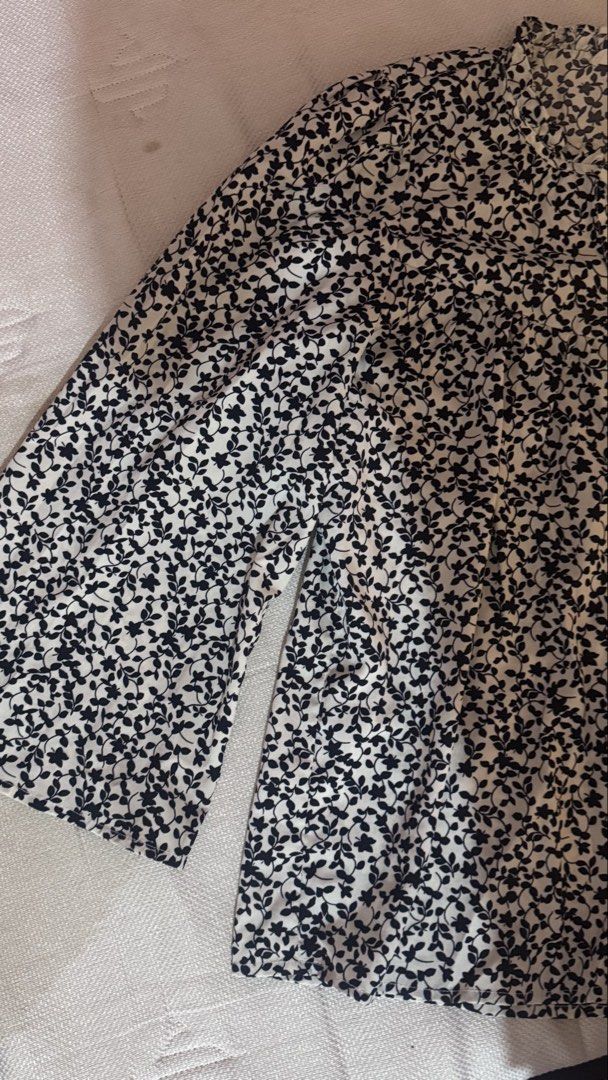 PATTERN BLOUSE (Category: Blouses) located in Durian Tunggal. Submitted by anoralover11 (Listing ID 1467335850, Image 3). Description: free postage .