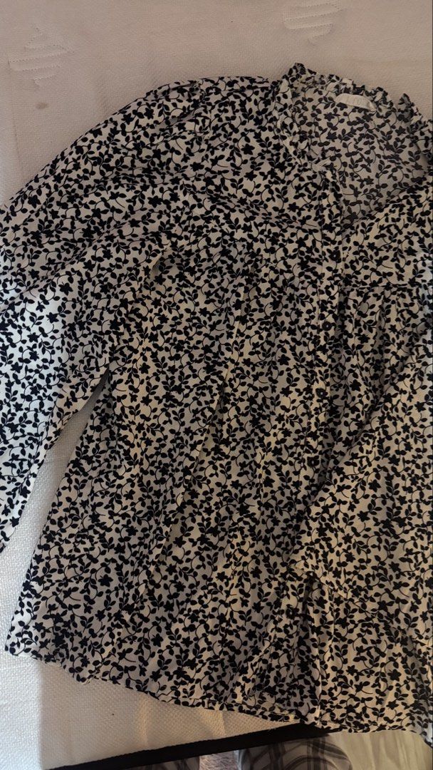 PATTERN BLOUSE (Category: Blouses) located in Durian Tunggal. Submitted by anoralover11 (Listing ID 1467335850, Image 1). Description: free postage .
