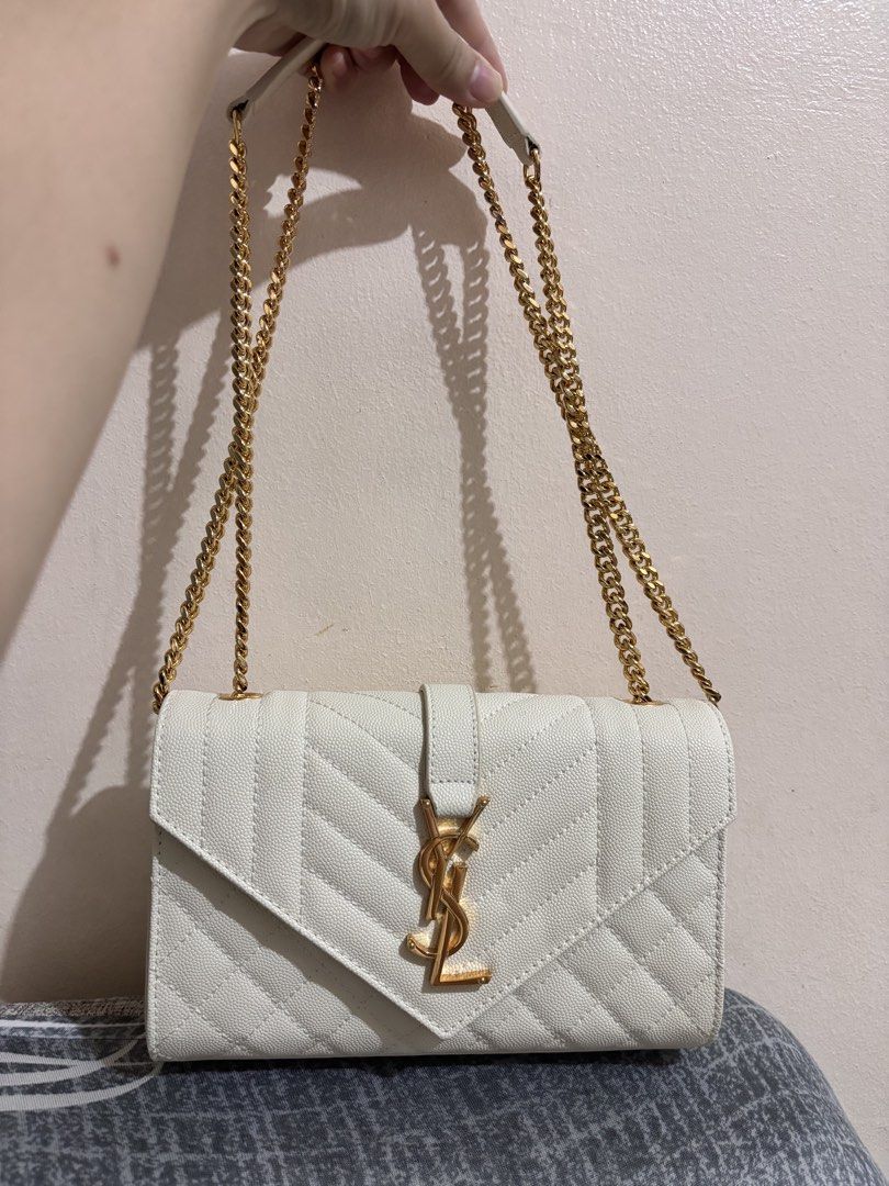 Pearl White Envelope Bag🤎 (Category: Cross-body Bags) located in Manila. Submitted by anneprlvdbgs (Listing ID 1467176715, Image 2). Description: Huyyyyy iget nyo tu mga sis before its too late😂 5k dapat tu, unahan lang mga sis first to pay. Sobrang ganda. Ysl Envelope 22cm🤎 📌Japan Auction Source 📌LIKE NEW/ in excellent condition 📌 ACTUAL PHOTO POSTED. What you see is exactly what you get. MOP: GCASH, Maribank & BDO QR MOD: Same day deliver