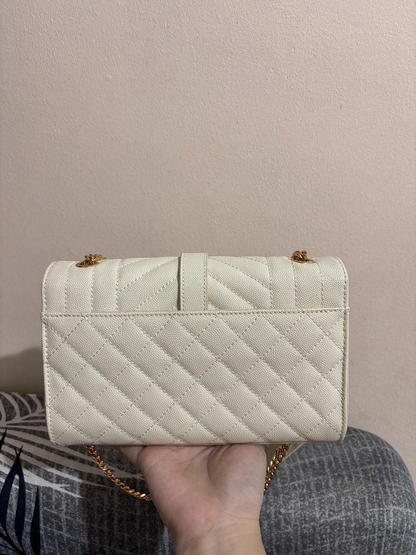 Pearl White Envelope Bag🤎 (Category: Cross-body Bags) located in Manila. Submitted by anneprlvdbgs (Listing ID 1467176715, Image 3). Description: Huyyyyy iget nyo tu mga sis before its too late😂 5k dapat tu, unahan lang mga sis first to pay. Sobrang ganda. Ysl Envelope 22cm🤎 📌Japan Auction Source 📌LIKE NEW/ in excellent condition 📌 ACTUAL PHOTO POSTED. What you see is exactly what you get. MOP: GCASH, Maribank & BDO QR MOD: Same day deliver