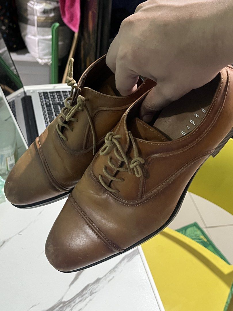 Pedro (Category: Casual Shoes) located in Quezon City. Submitted by ruruxurur (Listing ID 1467173631, Image 3). Description: Pedro tan leather cap-toe oxford shoes.