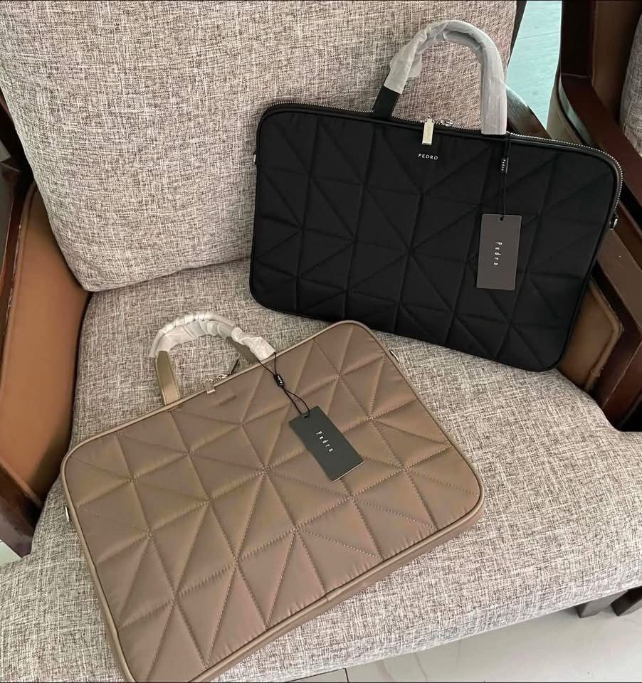 Pedro Nylon Laptop Bag (Category: Laptop Bags & Sleeves) located in Taguig. Submitted by poshcity (Listing ID 1467358010, Image 1). Description: ✨PLEASE MAKE READING A HABIT✨ INCLUSIONS: ✨: With Tag ✨: What you see is what you get ✨: Manage your expectations. Items are all MPO/Mall Pull Out — ✔️: Sure buyers only should fill up the form, No form No item. ✔️: Payment first policy. No COD & COP. .