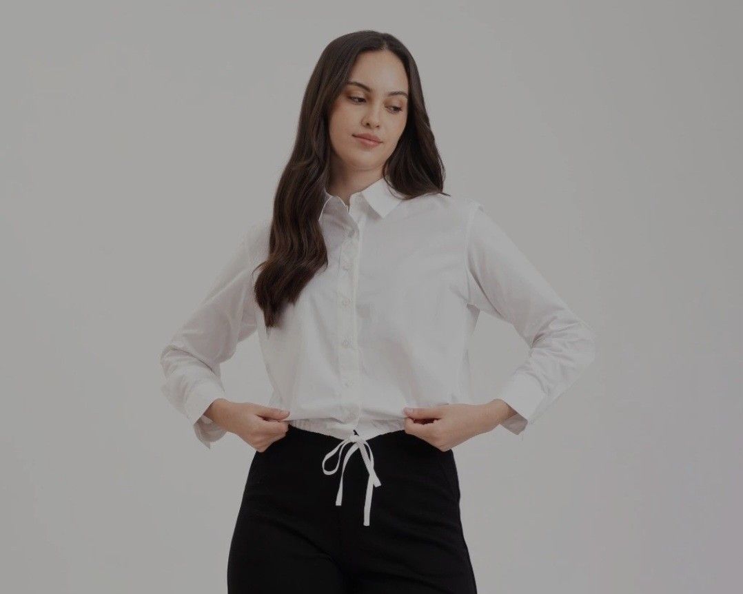 Penshoppe Long Sleeve Shirt w/ drawstring (Category: Longsleeves) located in Taguig. Submitted by sarisaristorebyks (Listing ID 1467314112, Image 1). Description: Original Good as new Size Medium Color White Worn once.