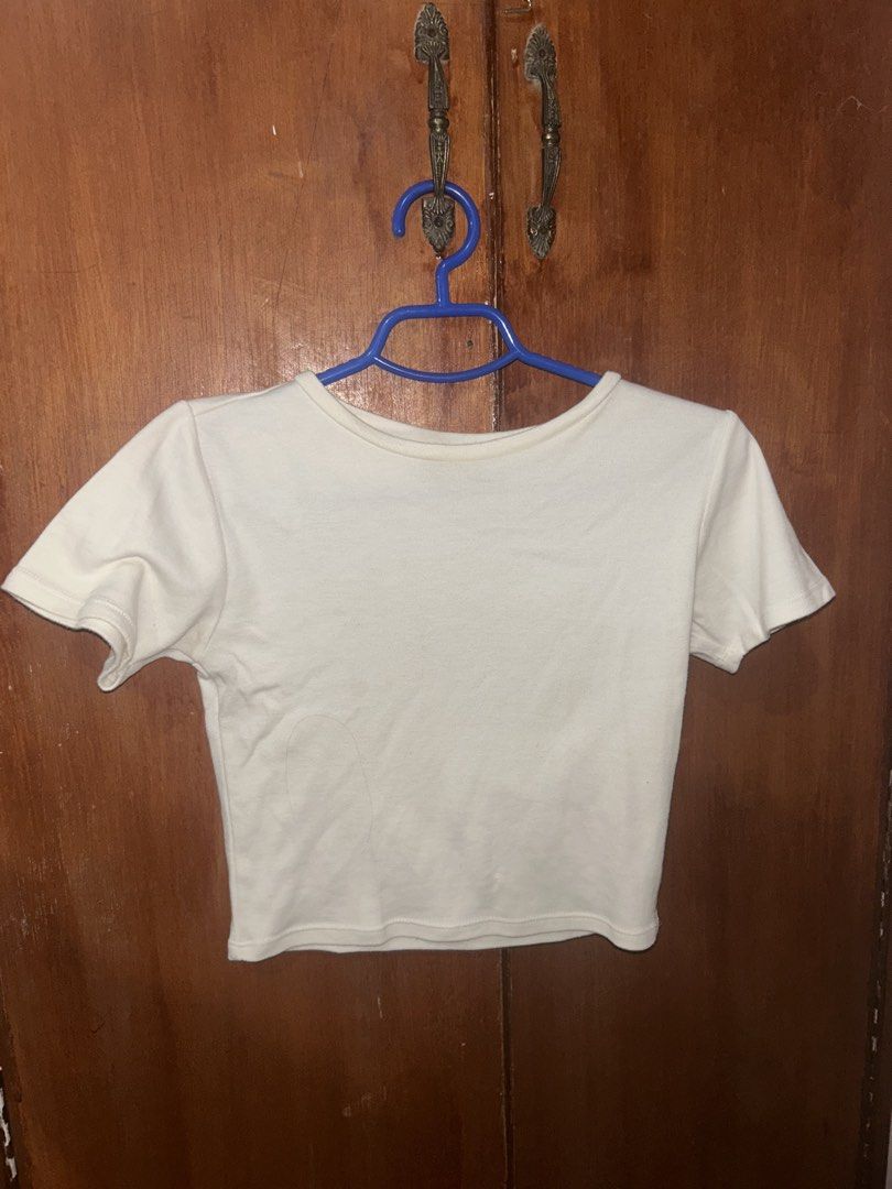 Penshoppe Off White Crop Top (small) (Category: Shirts) located in Manila. Submitted by e_lisa (Listing ID 1467302293, Image 1). Description: .