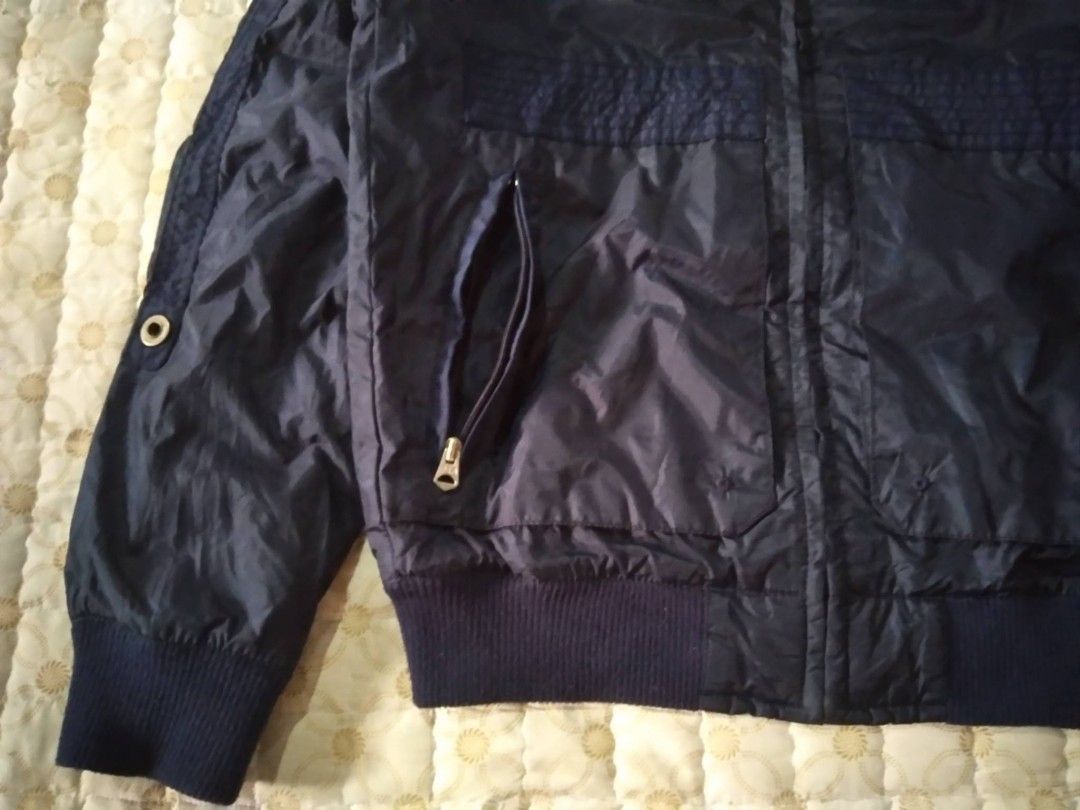 Perry Ellis America Navy Blue Zip Jacket (Category: Coats, Jackets and Outerwear) located in Zamboanga. Submitted by nurbya898048 (Listing ID 1467249864, Image 3). Description: Navy blue Perry Ellis America jacket. Stand collar with snap button closure. Embroidered script logo on the chest. Full zip front with custom circular branded pull tab. Zipped pockets on both sides. Ribbed hem and cuffs. Contrast yellow trim on the inner lining and striped