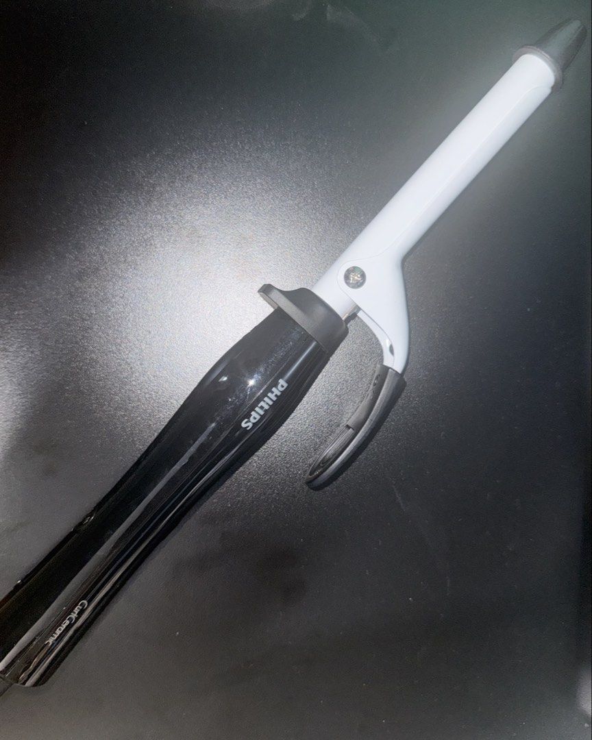 Philips StyleCare Essential Curler BHB862/00 (Category: Hair) located in Quezon City. Submitted by carmelloz78155 (Listing ID 1467172119, Image 3). Description: - Model: Philips StyleCare Essential Curler (BHB862/00) - Barrel size: 16mm ceramic-coated barrel for smooth styling - Temperature: Heats up to 200°C for long-lasting curls - Design: Sleek black and white body with a protective cool tip for safety - Condition: Works great, heats up fast, 