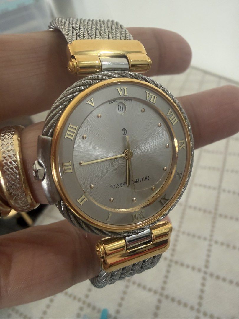 chariol (Category: Luxury Watches) located in Cavite. Submitted by foxylady16 (Listing ID 1467200507, Image 2). Description: Looks new ..money back guaranted..💯original.