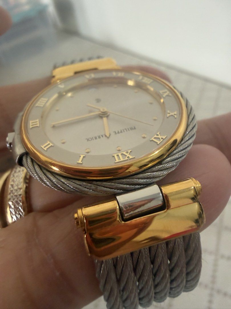 chariol (Category: Luxury Watches) located in Cavite. Submitted by foxylady16 (Listing ID 1467200507, Image 1). Description: Looks new ..money back guaranted..💯original.