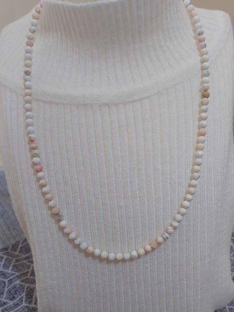Pink Opal Necklace 4mn (Category: Necklaces) located in Gapan. Submitted by purseofjune (Listing ID 1467222903, Image 1). Description: 15"+2" gold filled extension chain choker type.