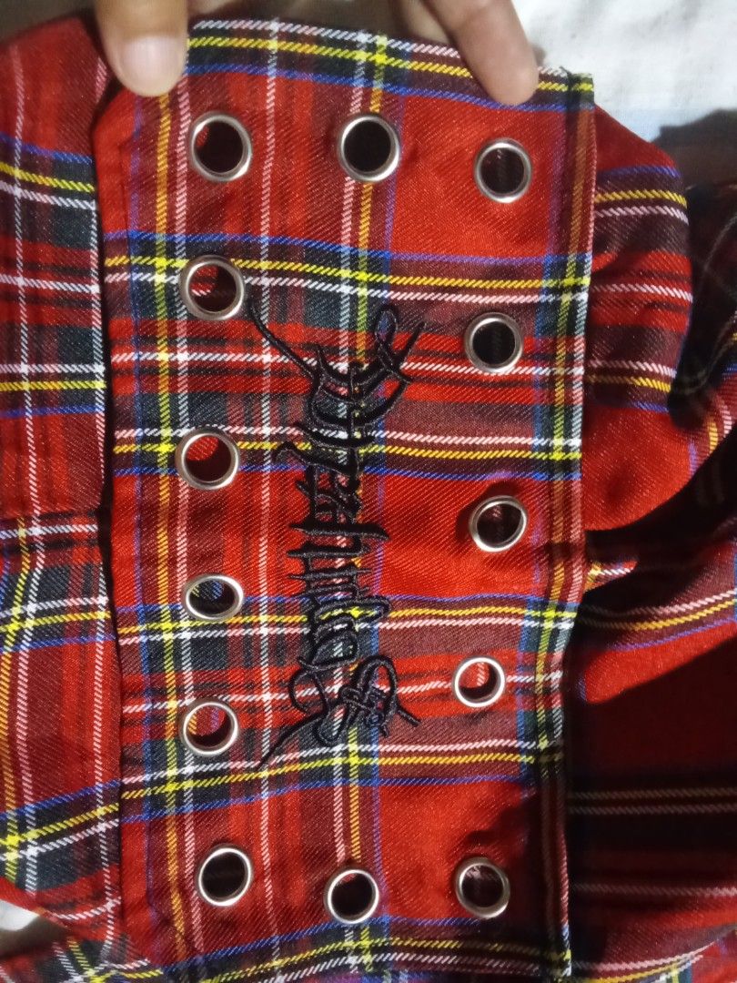 Plaid punk goth pants (Category: Other Bottoms) located in Meycauayan. Submitted by midori021 (Listing ID 1467359071, Image 3). Description: garterize fake pockets lang yun sa may embroidery but may sides and back pockets naman. you can accesorize with chains.