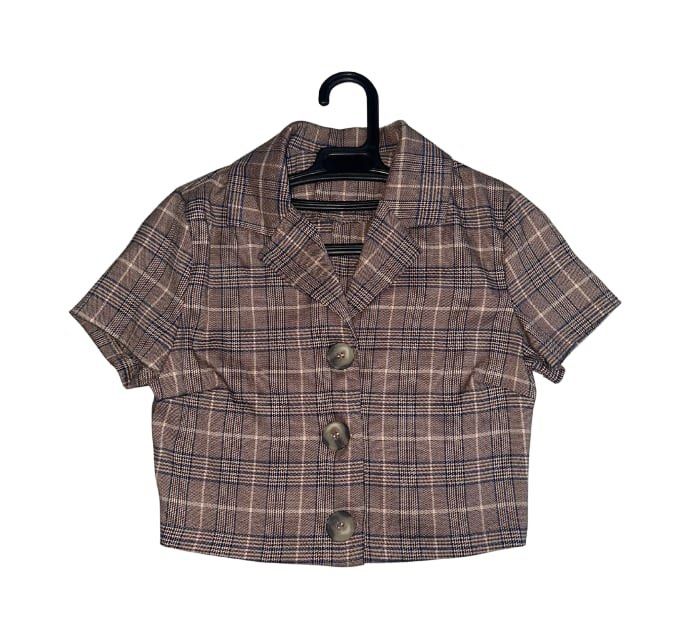 Plaid Short Sleeve Crop Top (Category: Shirts) located in Manila. Submitted by dechlotter_ (Listing ID 1467308690, Image 1). Description: .