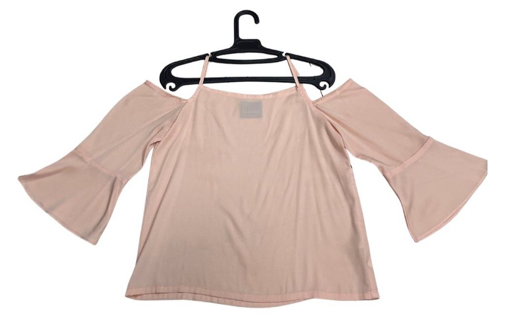 Plains & Prints Pink Off Shoulder (Category: Blouses) located in Manila. Submitted by dechlotter_ (Listing ID 1467299842, Image 1). Description: - Color: Soft pink - Best for: Casual outings, dates, and everyday wear - Matching: Looks great with both jeans and skirts.