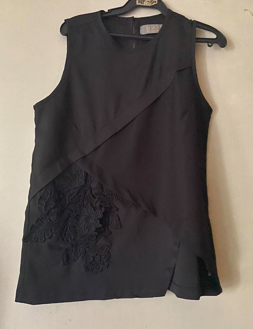 Plains & Prints (RAF) Black Top (Category: Blouses) located in Muntinlupa City. Submitted by aubreyraven (Listing ID 1467206812, Image 1). Description: Used once.