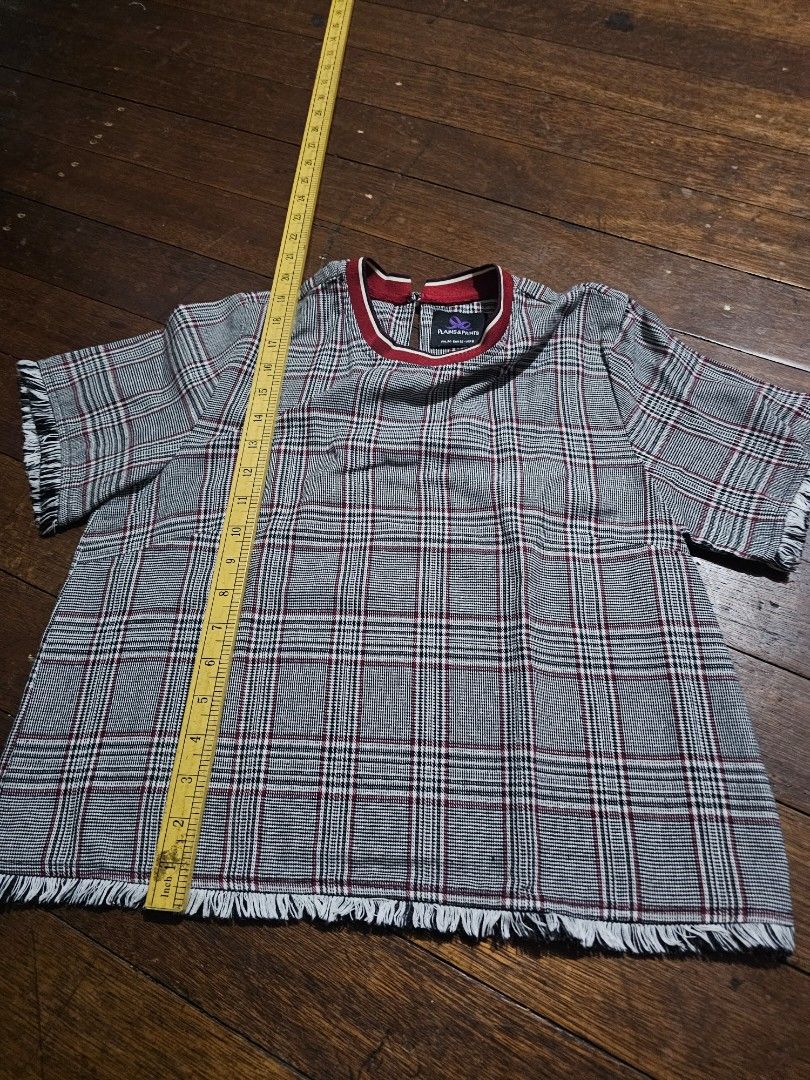 Plains and prints gingham print top blouse medium (Category: Blouses) located in Manila. Submitted by onlinesmartshopping12 (Listing ID 1467322862, Image 3). Description: no issue.