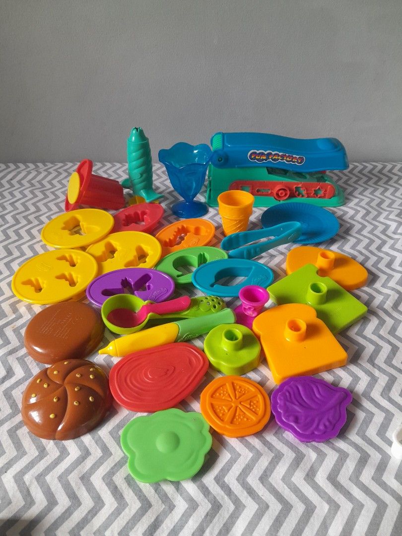 Playdoh Tools (Category: Educational & Learning Toys) located in Pasig City. Submitted by three.babybears (Listing ID 1467271685, Image 1). Description: some pieces still have leftover clays inside, pls remove and clean first before letting your kids play with them.