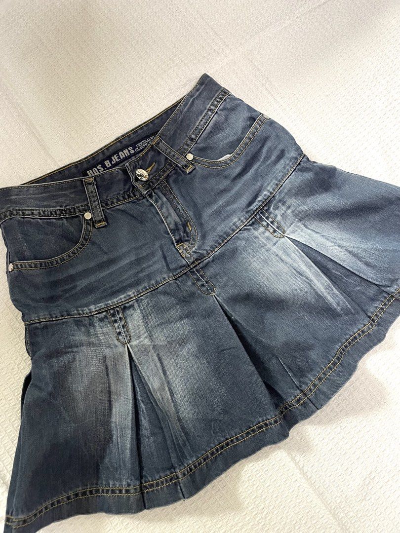 pleated denim skirt (Category: Skirts) located in Quezon City. Submitted by crtenm22 (Listing ID 1467313473, Image 2). Description: W == 24-26in L = 14-15.5in check photos if may flaws thx .