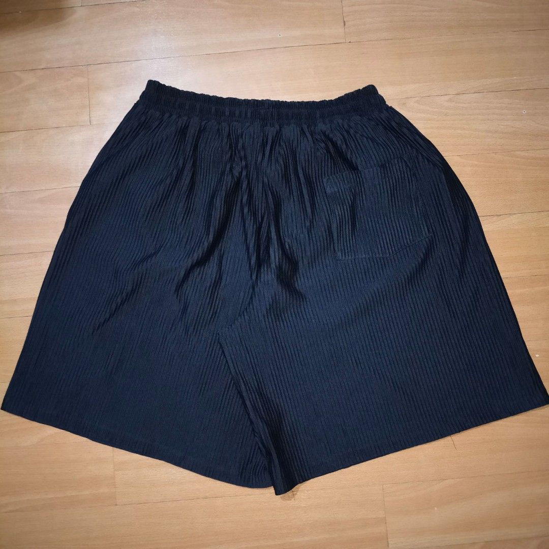 PLEATED WIDE-LEG SHORTS (Category: Shorts) located in Manila. Submitted by friperie. (Listing ID 1467264090, Image 3). Description: PLEATED WIDE-LEG SHORTS Inspired by the iconic pleated aesthetic of Issey Miyake’s PLEATS PLEASE, these shorts combine minimalist design with a relaxed, contemporary silhouette. Crafted from a nylon-polyester blend, they feature fine vertical pleats, a lightweight feel, and a wide, baggy fit that falls below the knee