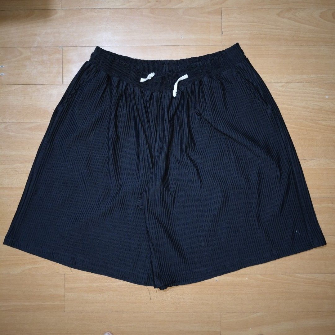 PLEATED WIDE-LEG SHORTS (Category: Shorts) located in Manila. Submitted by friperie. (Listing ID 1467264090, Image 2). Description: PLEATED WIDE-LEG SHORTS Inspired by the iconic pleated aesthetic of Issey Miyake’s PLEATS PLEASE, these shorts combine minimalist design with a relaxed, contemporary silhouette. Crafted from a nylon-polyester blend, they feature fine vertical pleats, a lightweight feel, and a wide, baggy fit that falls below the knee