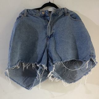 (Category: ) located in . Submitted by shopmariascloset_ (Listing ID 1467297354, Image 1). Description: .