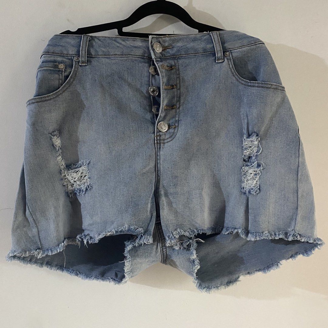Plus Size Denim Shorts (Category: Shorts) located in Quezon City. Submitted by shopmariascloset_ (Listing ID 1467298180, Image 1). Description: .