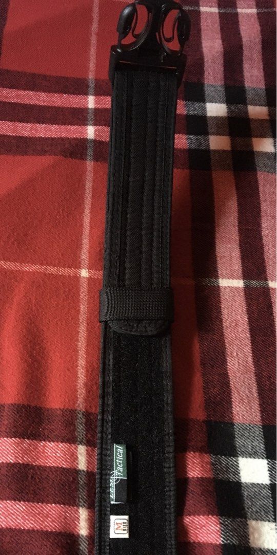 Pm sure buyer. (Category: Belts) located in Baguio. Submitted by m1ctess_1_2 (Listing ID 1467216571, Image 3). Description: Ukay source no issue black na black,size medium to large thanks.