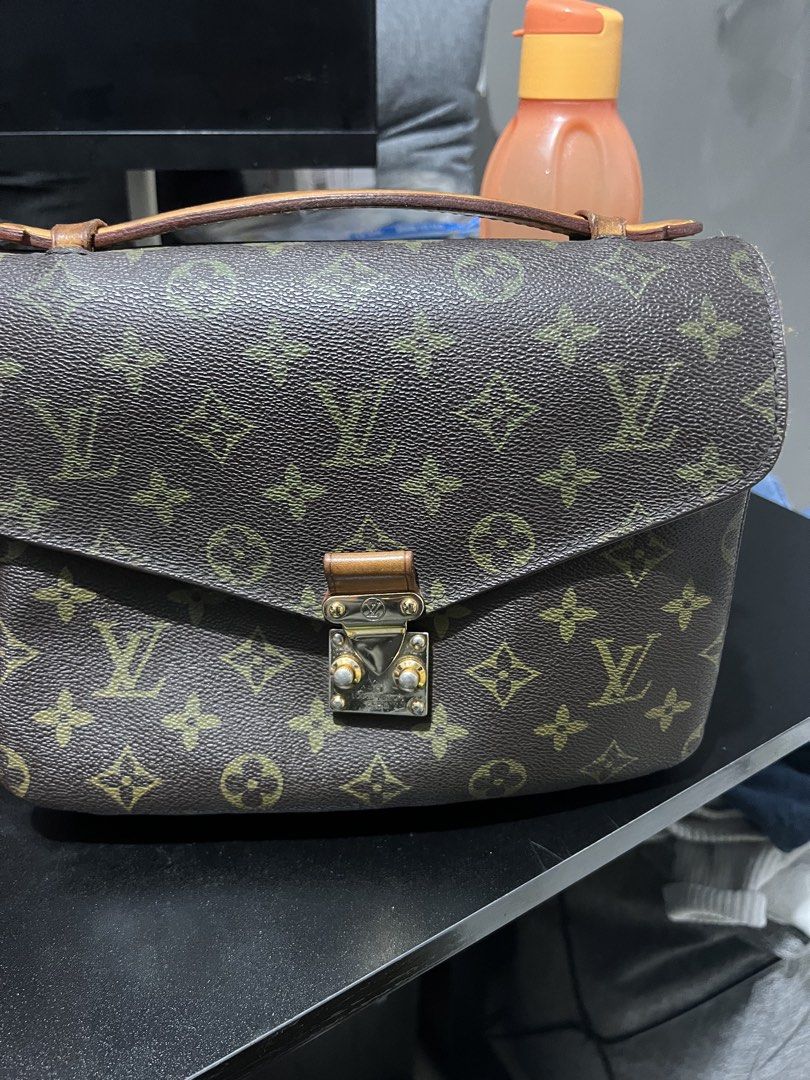Pochette Metis (Category: Luxury Bags & Wallets) located in Manila. Submitted by declutterbyron (Listing ID 1467251910, Image 1). Description: Selling my Preloved LV Pochette Metis PLEASE SEE DETAILED PICS BEFORE SENDING A MESSAGE Price is negotiable Bought in Japan Includes with strap Bag has many flaws including tarnishes on the hardware even stain on vachetta that's why i'm selling the bag for low price Meet ups is ok Weekdays in BGC Weekends 