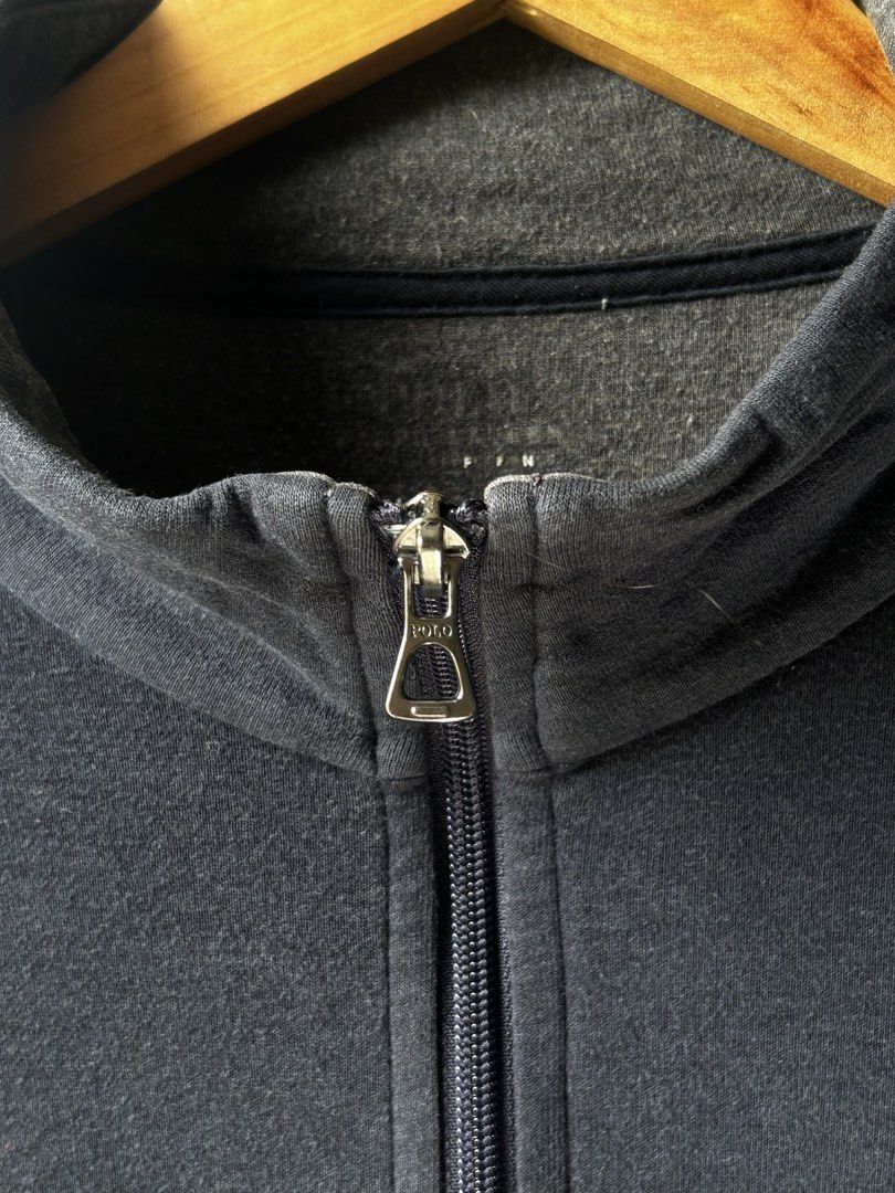 Polo Ralph Lauren Navy Blue Quarter Zip Pullover (Category: Coats, Jackets and Outerwear) located in Amadeo. Submitted by archived_stole (Listing ID 1467303436, Image 3). Description: Ralph Lauren Quarter Zip Longsleeve Dimension: 27” Width 31”Length Condition: Excellent! Color rate: 9.5/10 issue: Stain (Removable) Pm/Dm📥 Jnt/Lalamove🛵.
