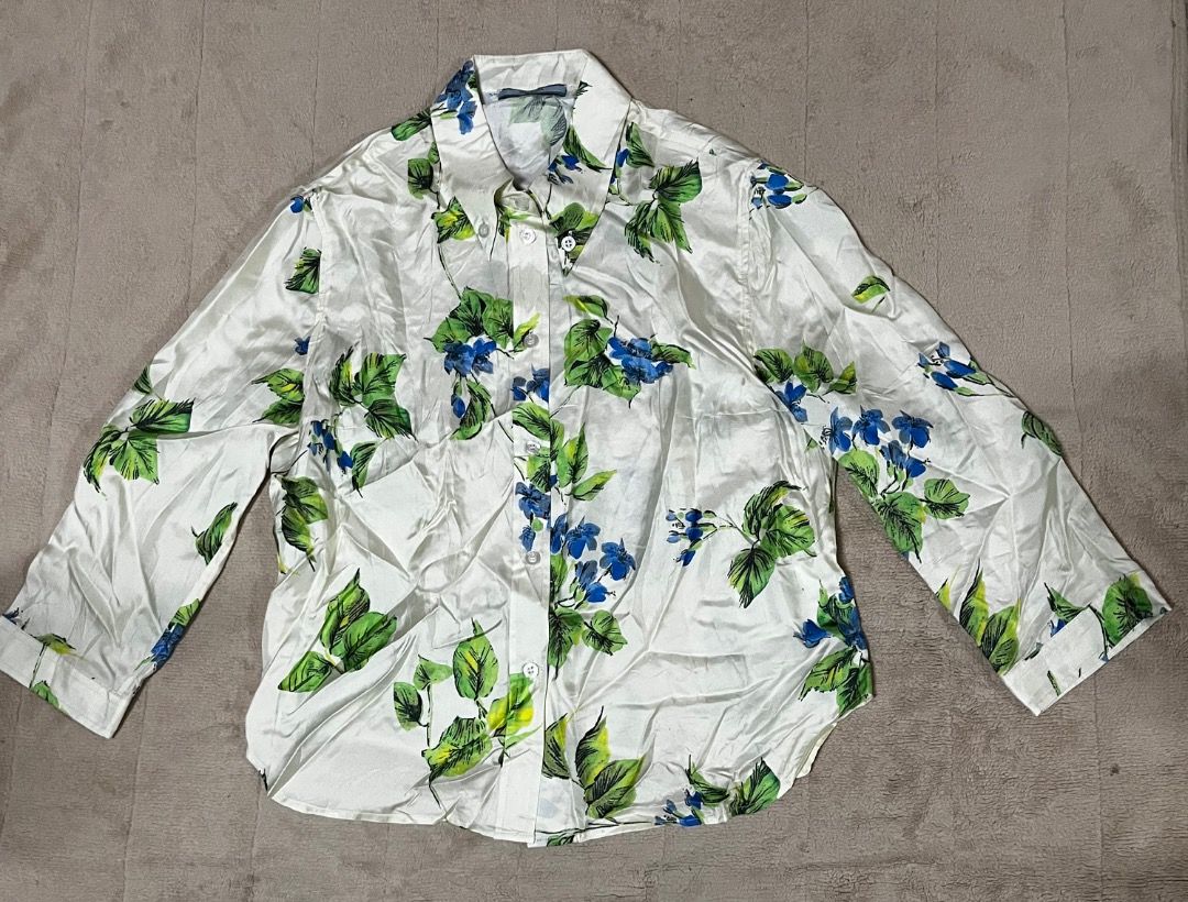 prada 3/4 sleeve (Category: Others Tops) located in Caloocan City. Submitted by liveriver.15fca4 (Listing ID 1467316031, Image 1). Description: .