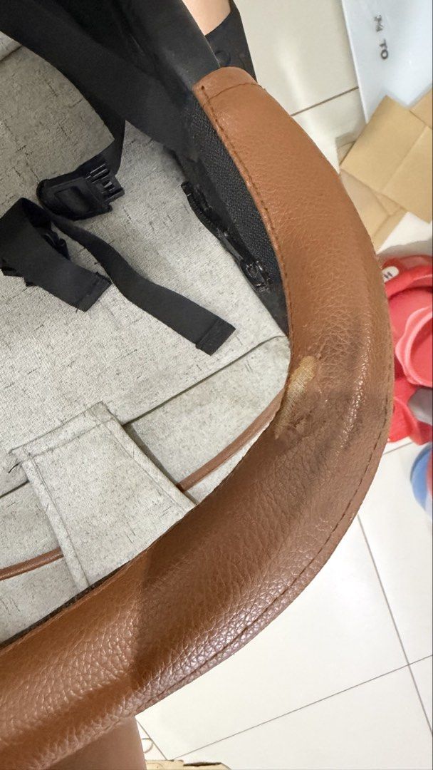 PRELOVE AKEEVA ESMIO TRAVEL STROLLER (Category: Strollers) located in Manila. Submitted by dee.s.o (Listing ID 1467271100, Image 3). Description: AKEEVA ESMIO STROLLER FOR SALE 🤍 ✨ Needs cleaning ✨ 2nd stroller lang namin kaya hindi na masyadong nagagamit. ✨ Flaw: May gasgas sa leather ng handle, as shown in the photo, but overall, it doesn’t affect the stroller’s quality or functionality. Still in good condition For Metro Manila buyers only so 