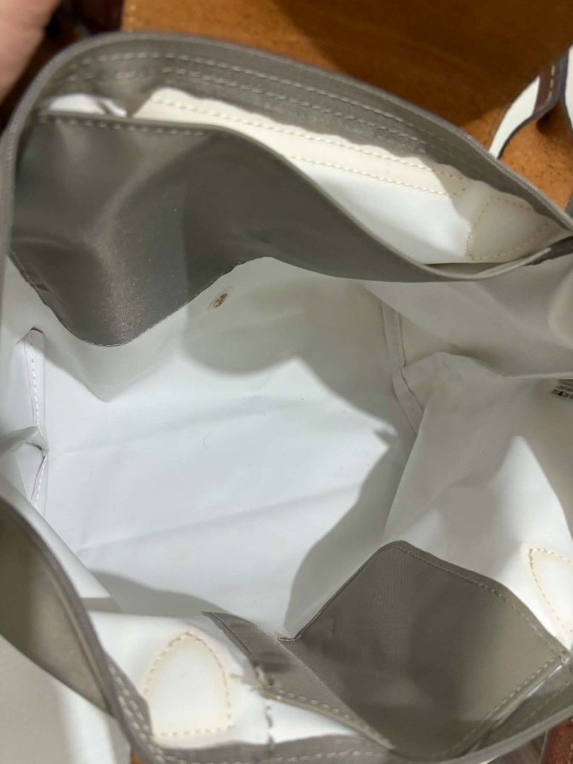 (Pre-loved) LC Le Pliage (Category: Shoulder Bags) located in Quezon City. Submitted by trendsbykikay (Listing ID 1464283808, Image 3). Description: Replica but good quality! used but never abused. still in excellent condition medium size.