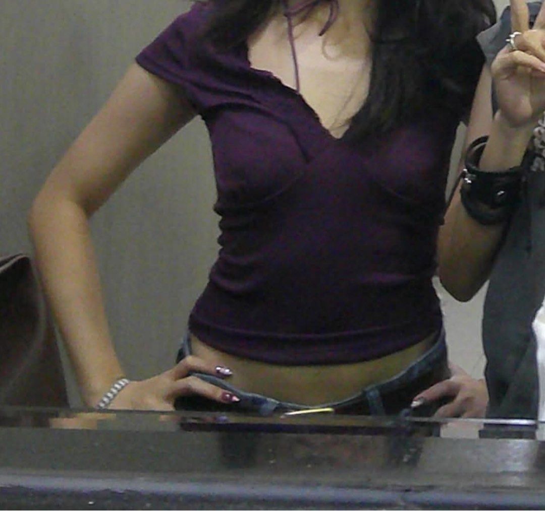 Preloved Purple V-Neck Laced Top (Category: Shirts) located in General Trias. Submitted by ceethruenial (Listing ID 1467310485, Image 3). Description: .