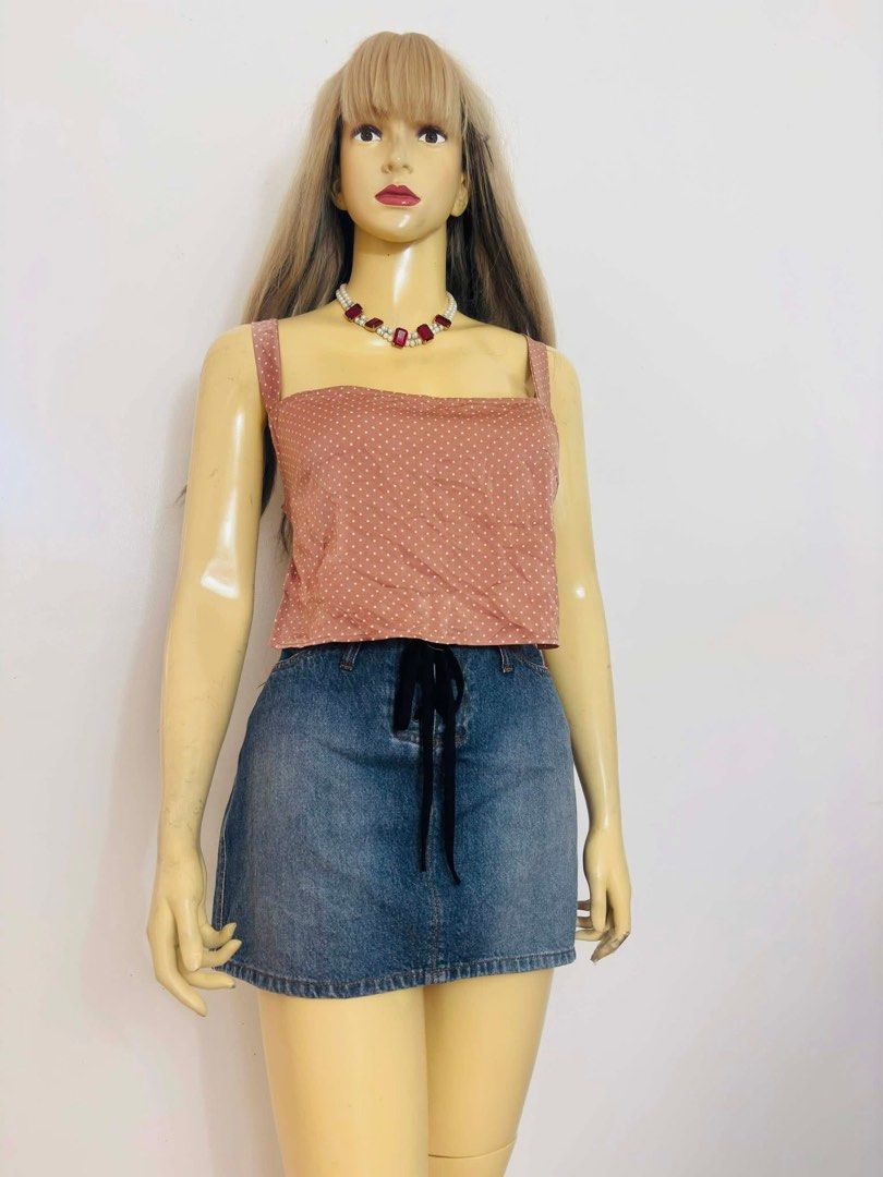 Princess Polly summer top (Category: Others Tops) located in Subic. Submitted by Rodsbestbuys (Listing ID 1467282775, Image 2). Description: Princess Polly summer sexy open back polka dot blouse Selftie Uk8 small-medium Light fabric In good condition Magaan lang ung fabric .