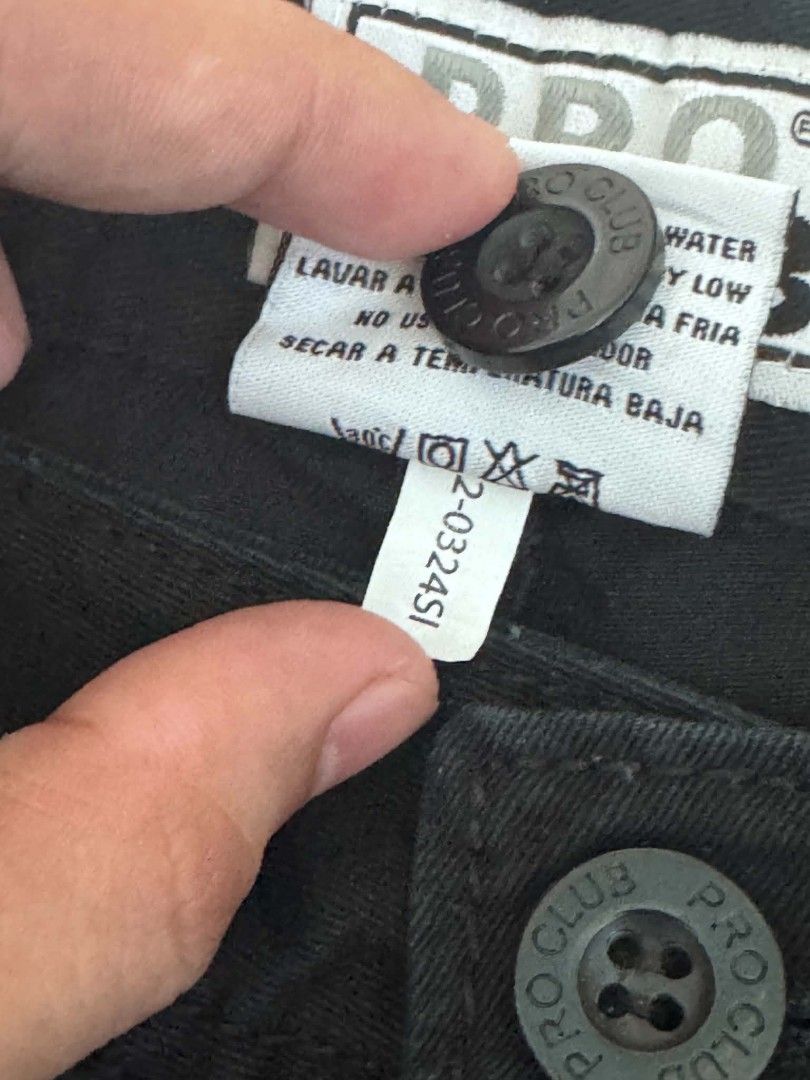 Pro Club Cargo short (Category: Shorts) located in Tayug. Submitted by anthonycab92127 (Listing ID 1467181857, Image 3). Description: 38 waist 27 length 12.5 .