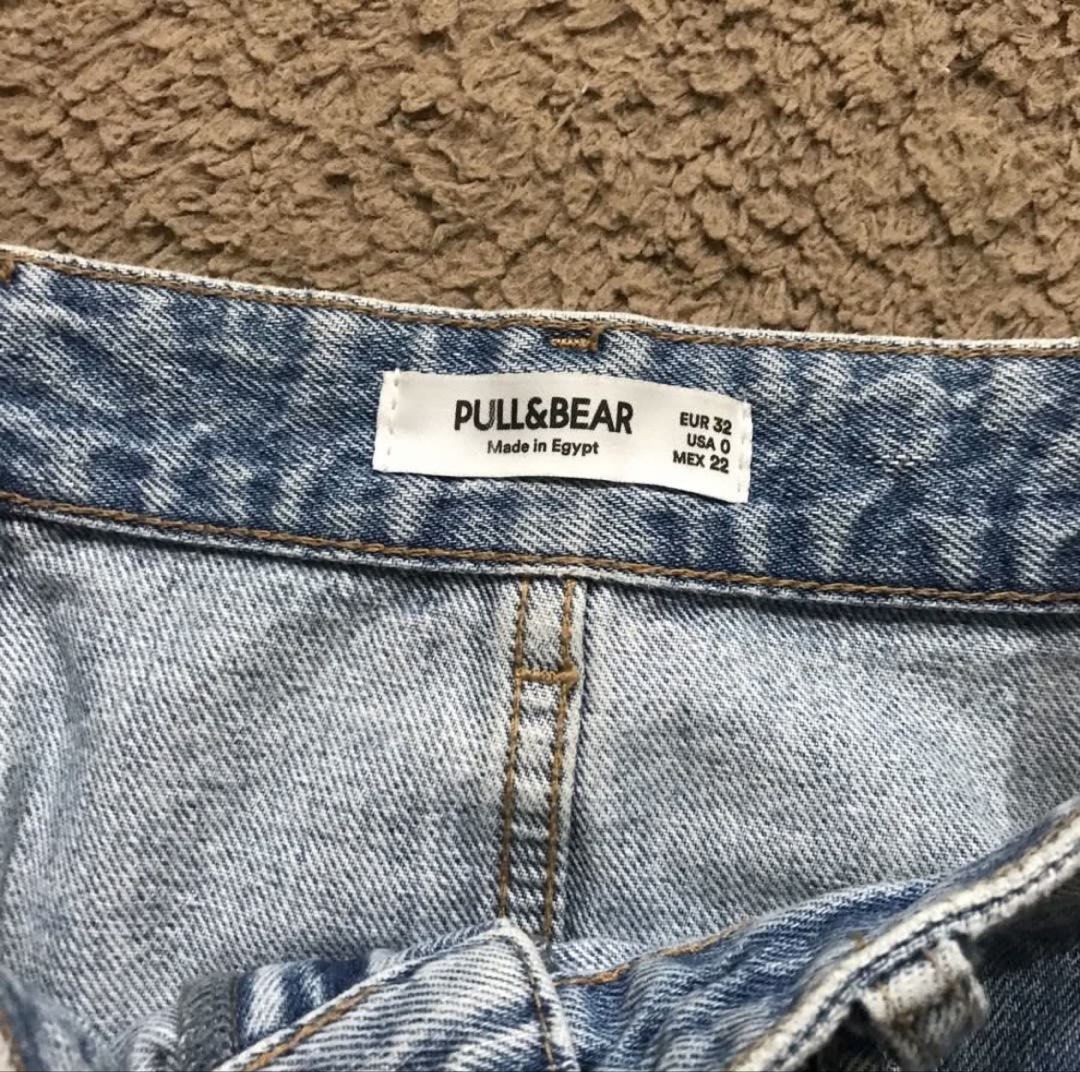 Pull & Bear Y2K Mini Cargo Skirt (Category: Skirts) located in Las Pinas. Submitted by theitcloset (Listing ID 1467201618, Image 2). Description: ౨ৎ ⋆｡˚ Pull & Bear Y2k Mini Cargo Skirt 𓏔 best fits 25-27 waistline 𓏔 super cute when worn!! mop : gcash mod : ggx, j&t & sdd dop : payo ⤷ dm to claim 💌.