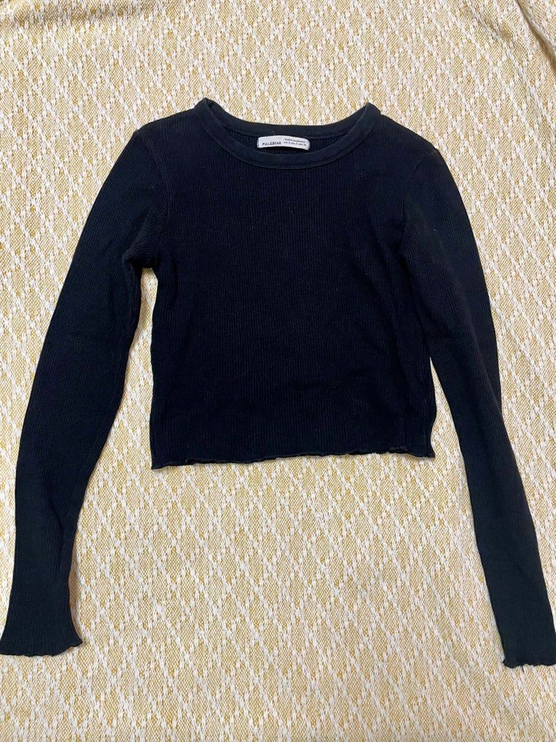 Pull&Bear Black Long Sleeve Crop Top (Category: Longsleeves) located in Quezon City. Submitted by rof0rt (Listing ID 1467178718, Image 2). Description: Crop top Well fitting Pull and bear.