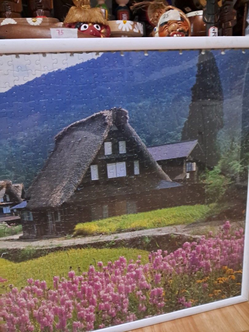 Puzzled frame (Category: Vintage Collectibles) located in Cavite. Submitted by secretjapansurplus (Listing ID 1467222839, Image 2). Description: as is where is may mga kulang pero bandang dula na ung gitna buong buo for lalamove only.