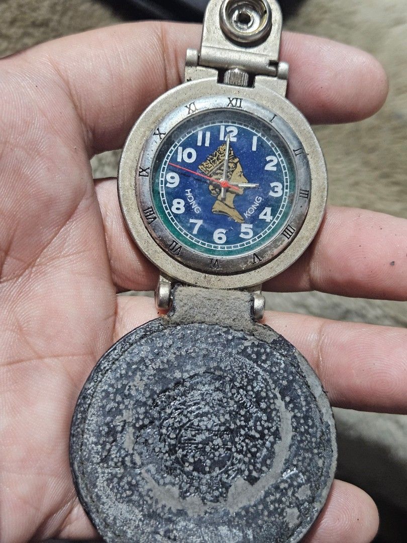 Queen Elizabeth Pocket Old Watch (Category: Vintage Collectibles) located in Makati City. Submitted by aureliusmagnus (Listing ID 1467234329, Image 3). Description: Product Description Old Second-Hand Buckle-Type Portable or Pocket Watches Queen Elizabeth Size: The overall length is about 7.5 CM and the width is about 5 CM Material: Metal/ Leather ※ Normal function / -----------------------------------------.
