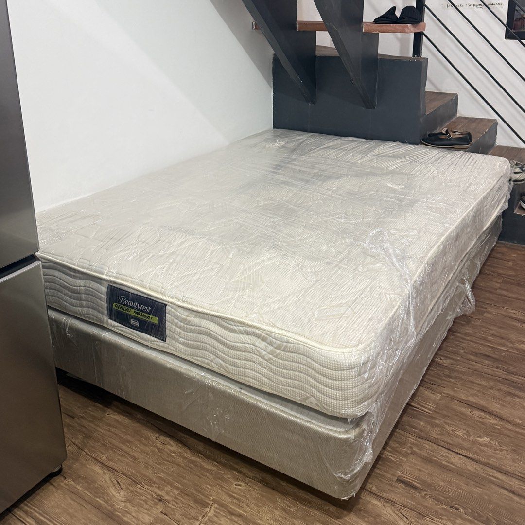 Full Double Size Simmons Beautyrest Bed Set (Category: Bed Frames & Mattresses) located in Quezon City. Submitted by renraingoaway (Listing ID 1467303908, Image 1). Description: Rfs. we couldn’t bring the bed box upstairs. Planning to buy another bed. From Japan Surplus po ito. Seller mentioned na brand new yung item. No issues! 55 X 77 inches Location: Pampanga.