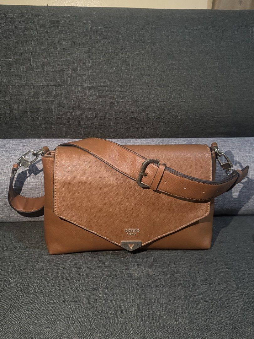 Guess envelope brown faux-leather (Category: Shoulder Bags) located in San Jose. Submitted by lalisamanofoot50726 (Listing ID 1467351884, Image 1). Description: BER MONTHS SALE Steal price all items‼️ Authentic Pre-love brown faux-leather Guess envelope-style shoulder or crossbody bag featuring a gold-tone triangle logo plate on the front flap..