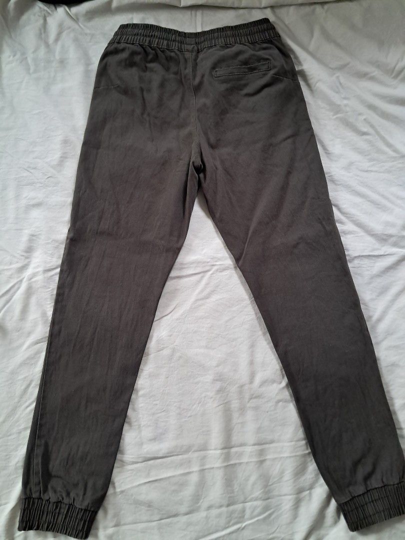 Rag Supply Jogger Pants (Category: Joggers) located in Valenzuela. Submitted by famsbest (Listing ID 1467207074, Image 2). Description: - Rag Supply army green pants - Real color can be seen on the 3rd and 5th photo - Not faded; just the phone camera - Size: XS, same size as Uniqlo kids 160 - Elastic waistband with adjustable drawstring - Two side pockets only, back pocket is not working - Perfect for easy everyday casual wear.