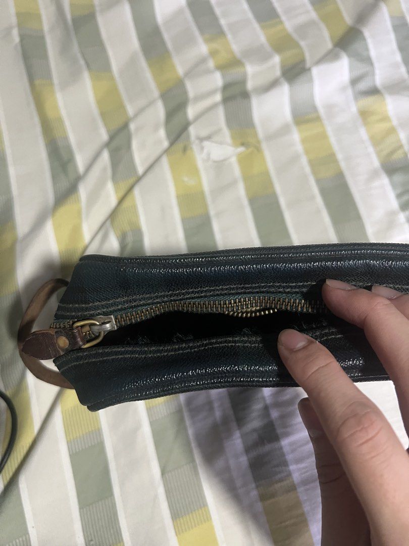 Ralph Lauren Clutch Bag (Category: Belt bags, Clutches and Pouches) located in Antipolo. Submitted by vintagedon_ (Listing ID 1467224438, Image 3). Description: Issue: Leather Broken, Zipper needs replacement.