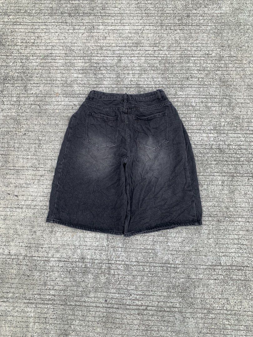 Random Black Washed Baggy Jorts (Category: Shorts) located in Cebu City. Submitted by lnrd_finds (Listing ID 1467286034, Image 2). Description: Random Black Washed Baggy Jorts Waist 29-30 Length 25 Thigh 15.5 Leg Opening 14.3 Issue:❌ Need wash (fresh from bale) Excellent Condition.