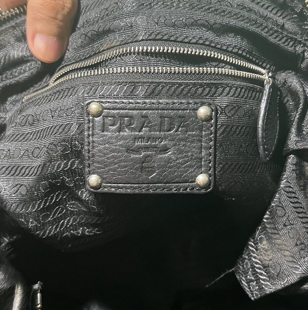 Rare Prada Bag (Category: Luxury Bags & Wallets) located in Lapu Lapu. Submitted by ukaydecebu (Listing ID 1467358680, Image 3). Description: .
