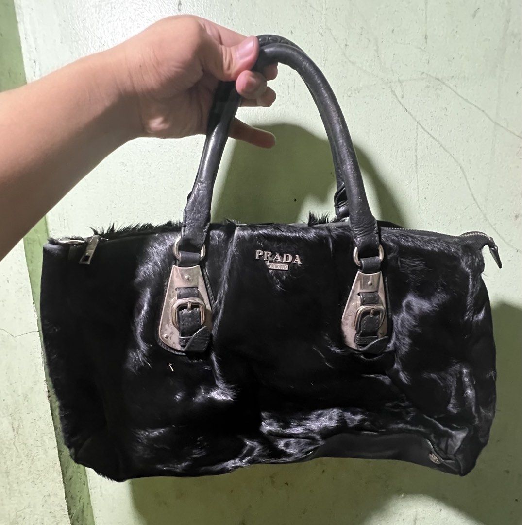Rare Prada Bag (Category: Luxury Bags & Wallets) located in Lapu Lapu. Submitted by ukaydecebu (Listing ID 1467358680, Image 2). Description: .